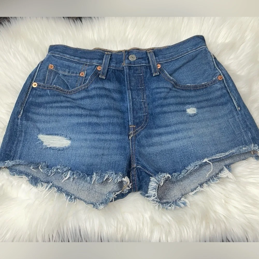 LEVIS 501 ORIGINAL WOMEN'S SHORTS JEANS. SZ W26 NWOT